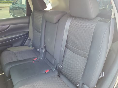 Used 2020 Nissan Rogue S FWD image 9