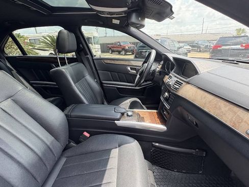 Used 2015 Mercedes-Benz E 400 Sedan w/ Driver Assistance Package image 4