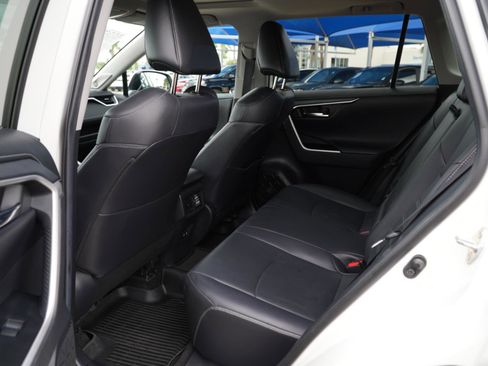 Used 2020 Toyota RAV4 Limited FWD image 18