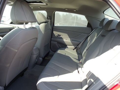 New 2025 Hyundai Elantra SEL image 12