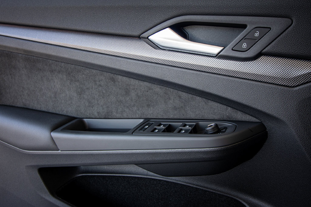 New 2026 Volkswagen GTI SE FWD image 25