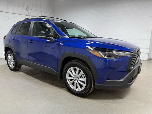 Used 2025 Toyota Corolla Cross LE image 3