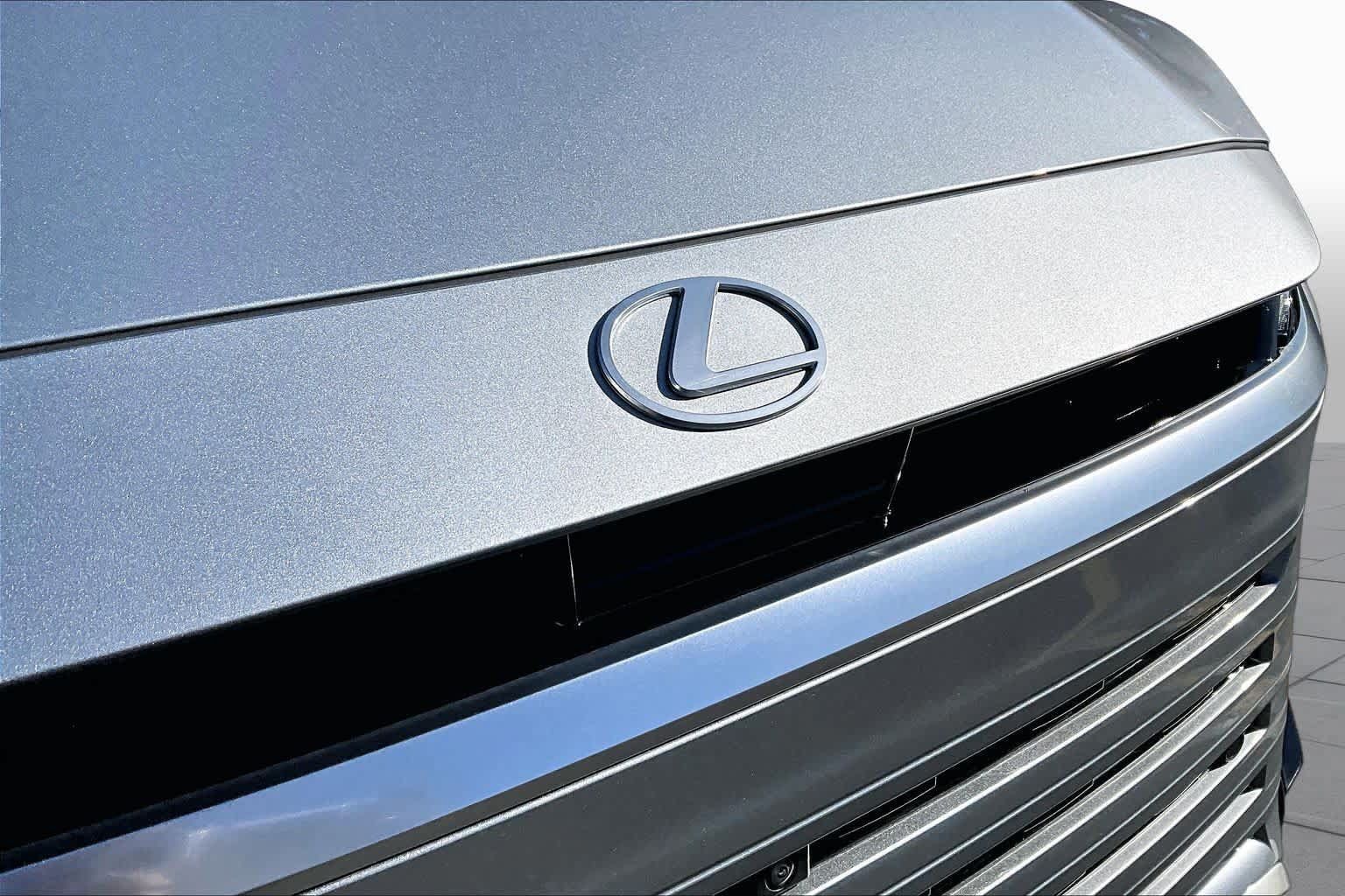 Used 2025 Lexus TX 500h AWD w/ Technology Package image 30