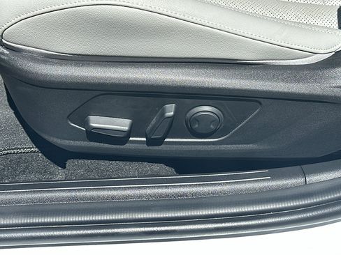 Used 2025 Hyundai Elantra Limited FWD image 30