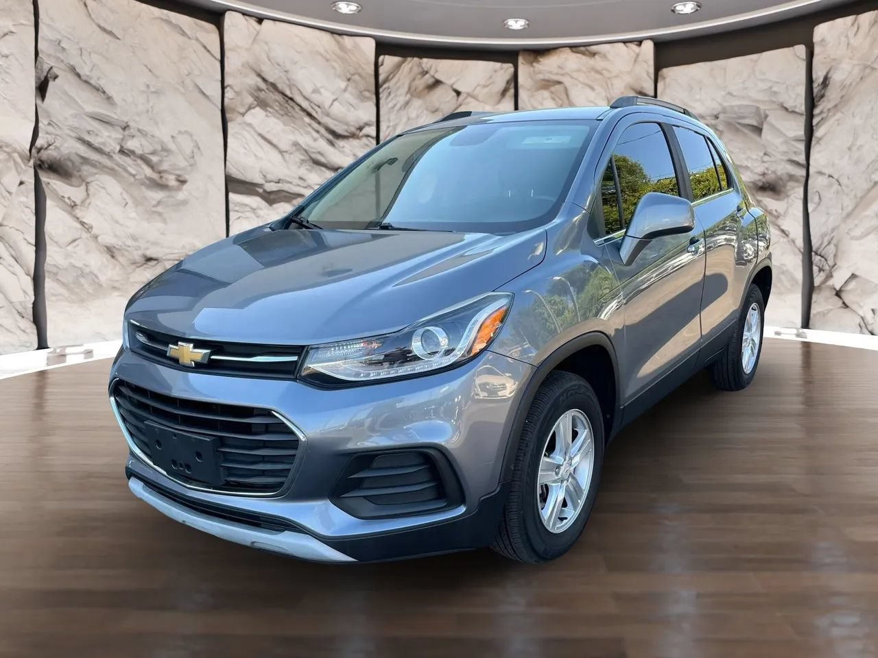 Used 2019 Chevrolet Trax LT w/ LT Convenience Package AWD/4WD image 3
