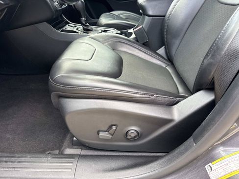 Used 2021 Jeep Cherokee Latitude Plus FWD image 16