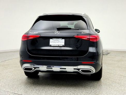 Used 2023 Mercedes-Benz GLC 300 4MATIC w/ Exclusive Trim Package image 6