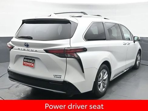 Certified 2023 Toyota Sienna Limited image 7
