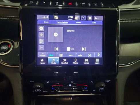 Used 2023 Jeep Grand Cherokee Laredo w/ Luxury Tech Group I AWD/4WD image 25