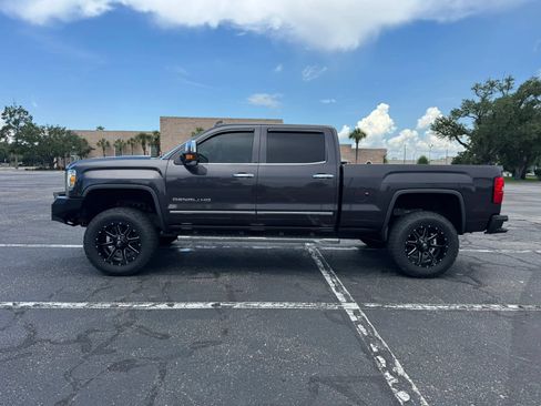 Used 2015 GMC Sierra 2500 Denali w/ Duramax Plus Package AWD/4WD image 11