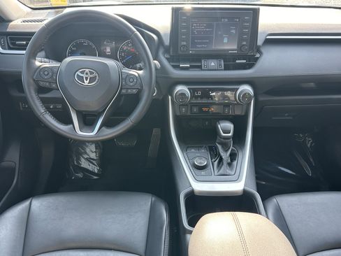 Used 2022 Toyota RAV4 XLE Premium AWD/4WD image 24