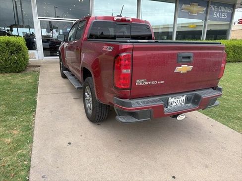 Used 2018 Chevrolet Colorado Z71 AWD/4WD image 3