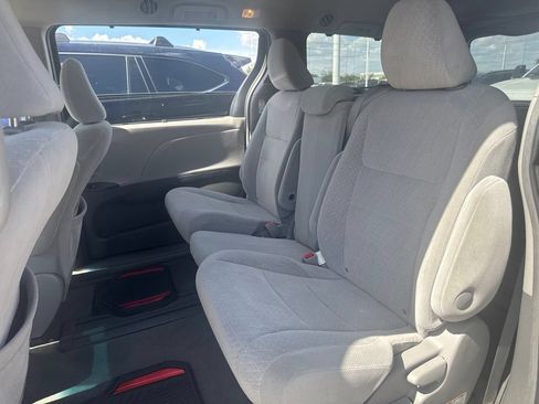 Used 2015 Toyota Sienna LE FWD image 11