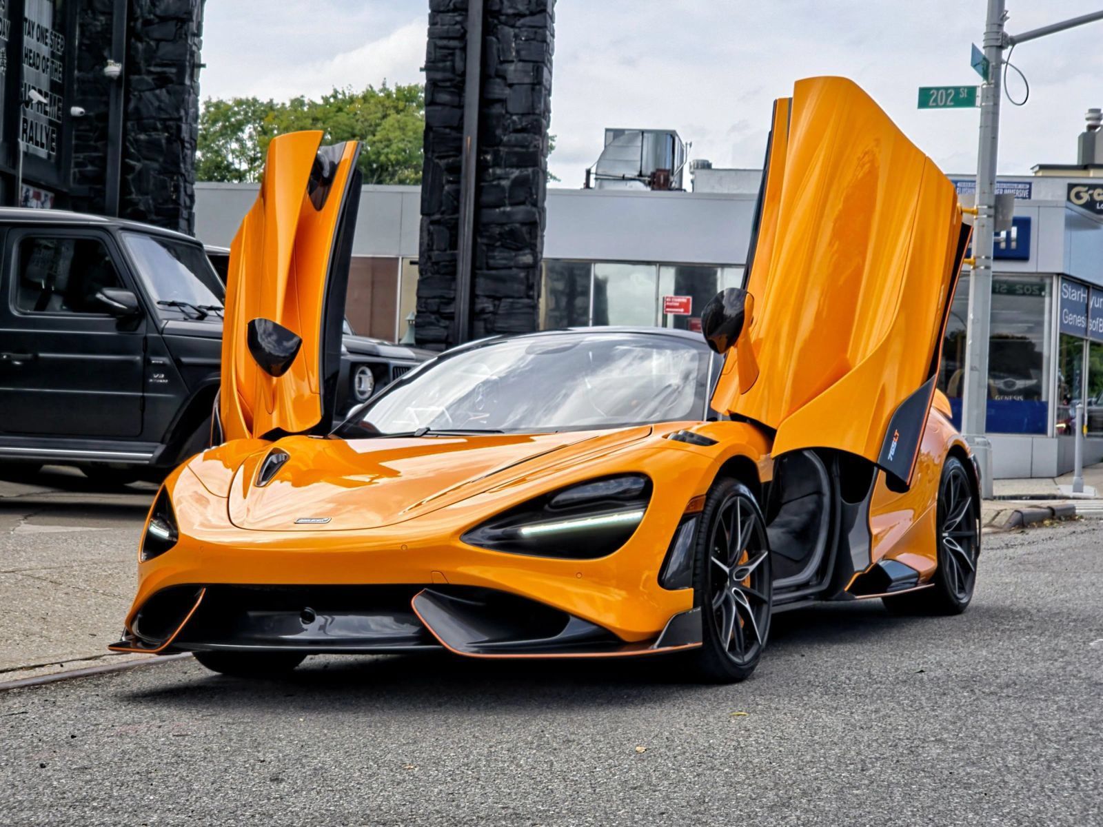 Used 2022 McLaren 765LT RWD image 10