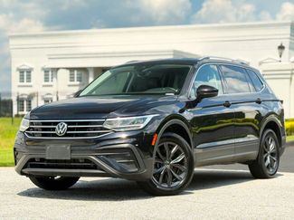 Used 2022 Volkswagen Tiguan SE image 1