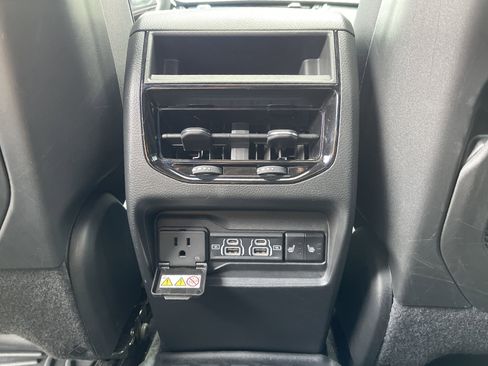 Used 2024 Jeep Grand Cherokee Limited w/ Luxury Tech Group II image 41