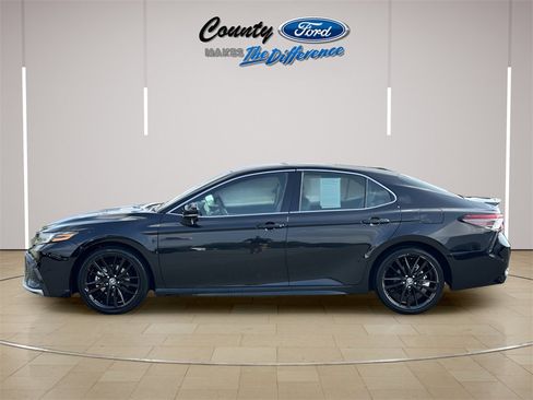 Used 2023 Toyota Camry XSE image 3