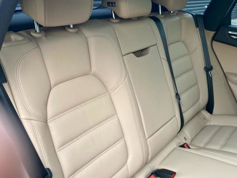 Certified 2025 Porsche Macan image 19