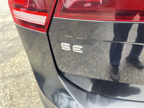 Used 2022 Volkswagen Tiguan SE R-Line image 30