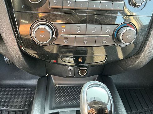Used 2017 Nissan Rogue S AWD/4WD image 20
