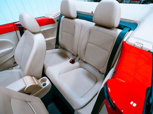 Used 2018 Volkswagen Beetle 2.0T S image 17