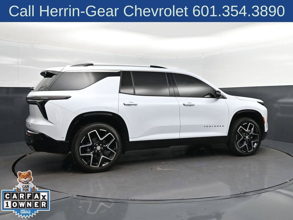 Used 2026 Chevrolet Traverse High Country FWD image 8