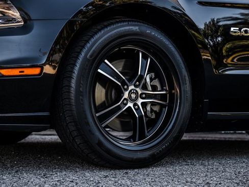 Used 2013 Ford Mustang GT Premium image 43