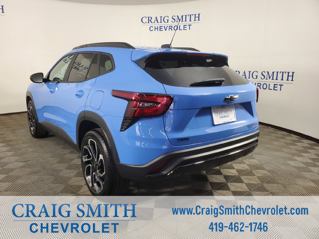 Used 2024 Chevrolet Trax RS FWD image 3