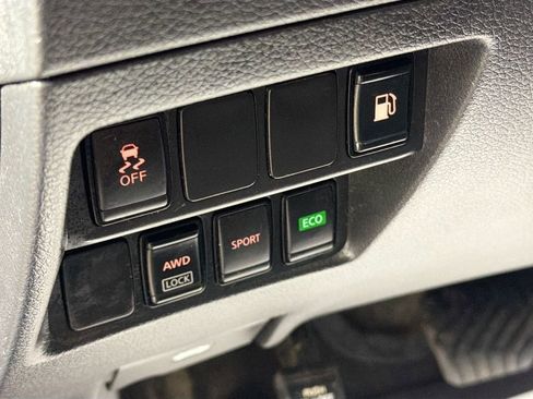 Used 2018 Nissan Rogue SV AWD/4WD image 10