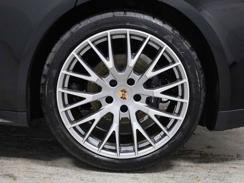 Used 2026 Porsche Panamera RWD image 39