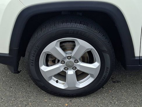 Used 2018 Jeep Compass Latitude w/ Popular Equipment Group FWD image 9