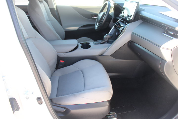 Certified 2021 Toyota Venza LE w/ Carpet Mat Package (TMS) AWD/4WD image 21