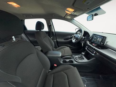 Used 2018 Hyundai Elantra GT image 14