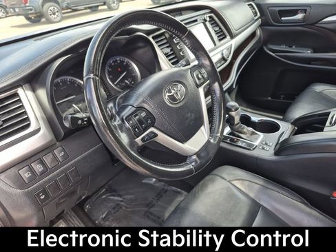 Used 2018 Toyota Highlander XLE image 11