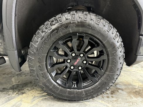 Used 2022 GMC Sierra 1500 AT4X image 36