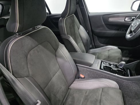 Used 2021 Volvo XC40 T5 R-Design w/ Protection Package Premier image 25