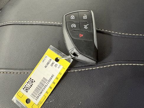 Used 2025 GMC Acadia Elevation image 32