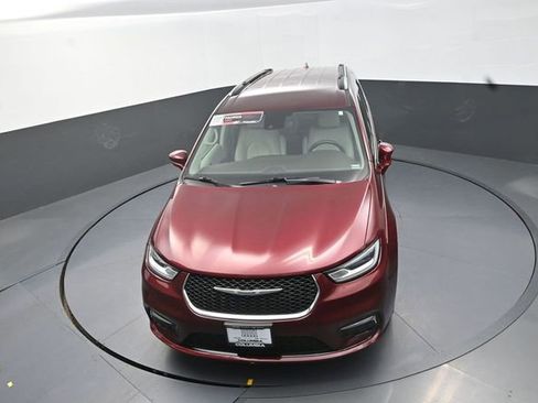 Used 2021 Chrysler Pacifica Touring-L image 12