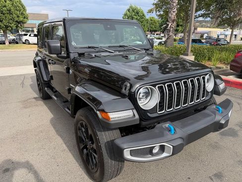 Used 2024 Jeep Wrangler Unlimited Sahara AWD/4WD image 2