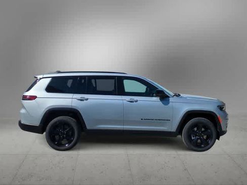 New 2025 Jeep Grand Cherokee L Limited w/ Black Appearance Package image 9