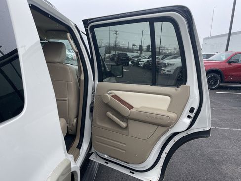 Used 2010 Ford Explorer Eddie Bauer image 17