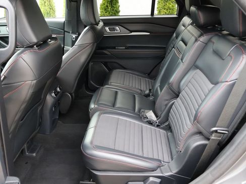 Used 2025 Ford Explorer ST-Line w/ ST-Line Street Pack AWD/4WD image 9