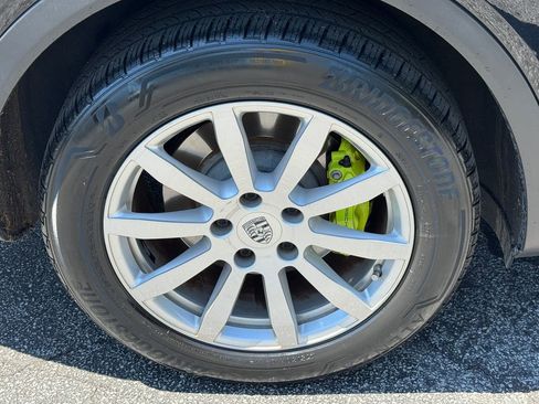 Used 2019 Porsche Cayenne E-Hybrid w/ Premium Plus Package AWD/4WD image 23