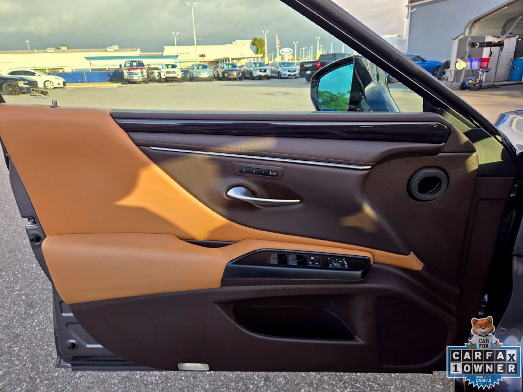 Used 2020 Lexus ES 300h w/ Premium Package FWD image 25