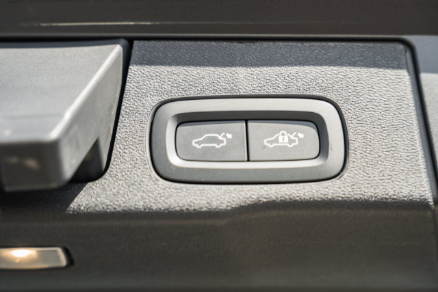 Certified 2024 Volvo XC60 B5 Plus AWD/4WD image 15