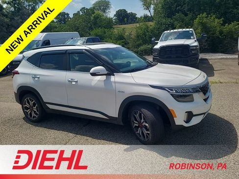 Used 2022 Kia Seltos SX w/ Sunroof Package AWD/4WD image 4