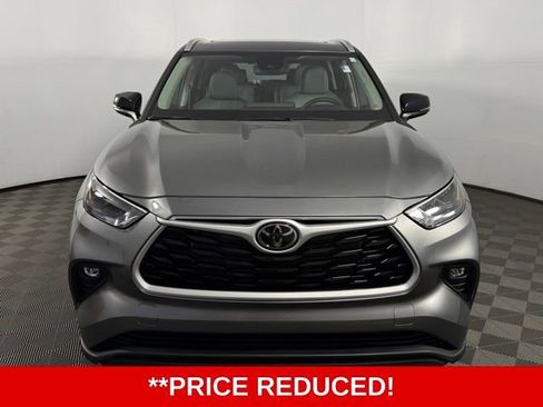 Used 2026 Toyota Highlander XLE image 2