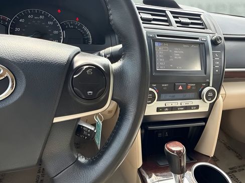 Used 2012 Toyota Camry XLE FWD image 15