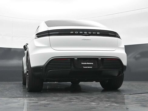 Certified 2025 Porsche Macan Electric RWD image 39