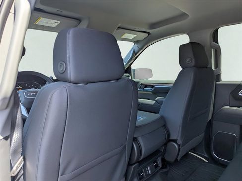 New 2025 GMC Sierra 1500 Elevation image 17